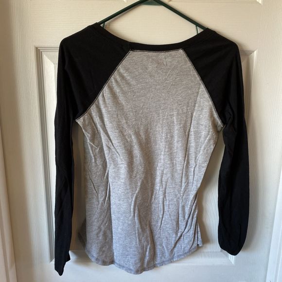 Fox Long Sleeve Shirt Women’s Size Small Henley Boat Neck Form Fit Stretch - Picture 6 of 8